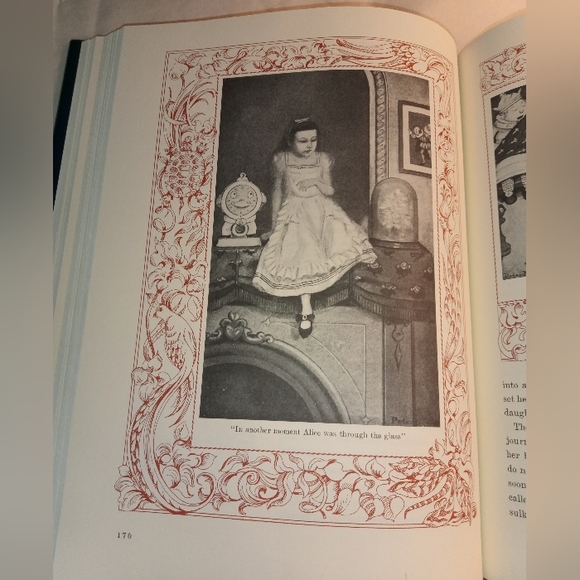 Alice in Wonderland Into the Looking Glass (Book) - Picture 12 of 17